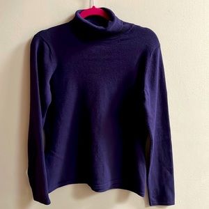Women’s purple sweater turtleneck size small great condition no pills
